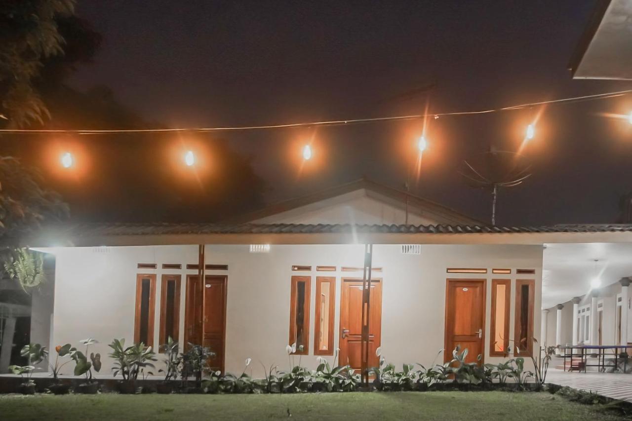 Hotel RedDoorz near Taman Safari 2 Bogor Zewnętrze zdjęcie
