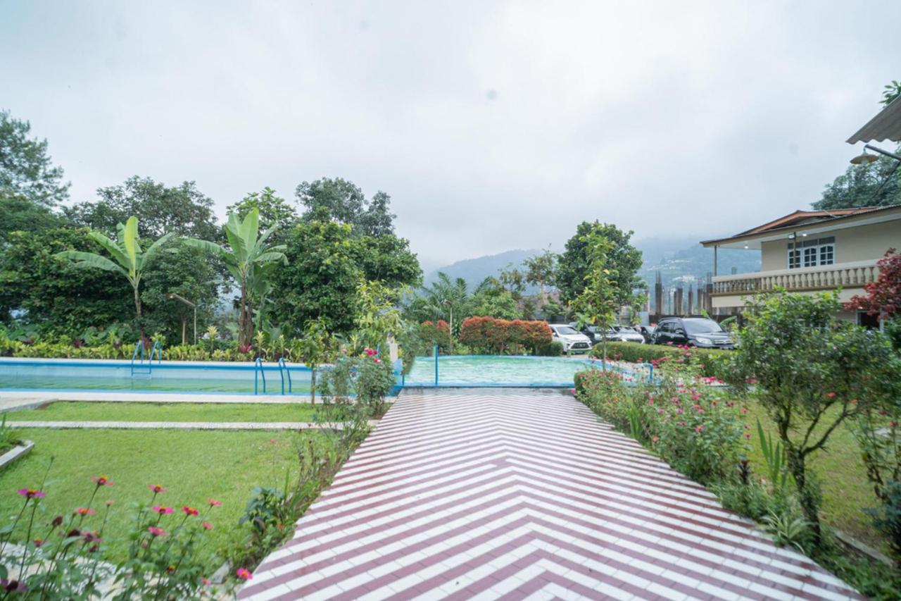 Hotel RedDoorz near Taman Safari 2 Bogor Zewnętrze zdjęcie